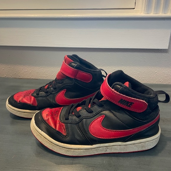 NIKE Kids Court Borough Mid 2 Mid Top Sneaker - Picture 4 of 9